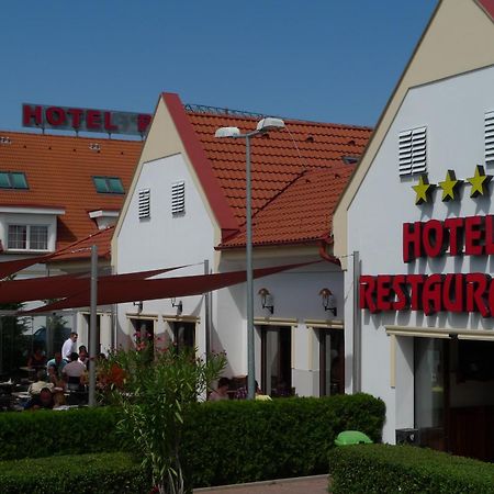 Hotel Paprika Hegyeshalom Exterior photo